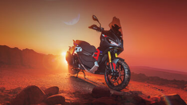 【スクーター】aprilia「SR GT400」 フルサイズのアドベンチャースクーター【新型400】